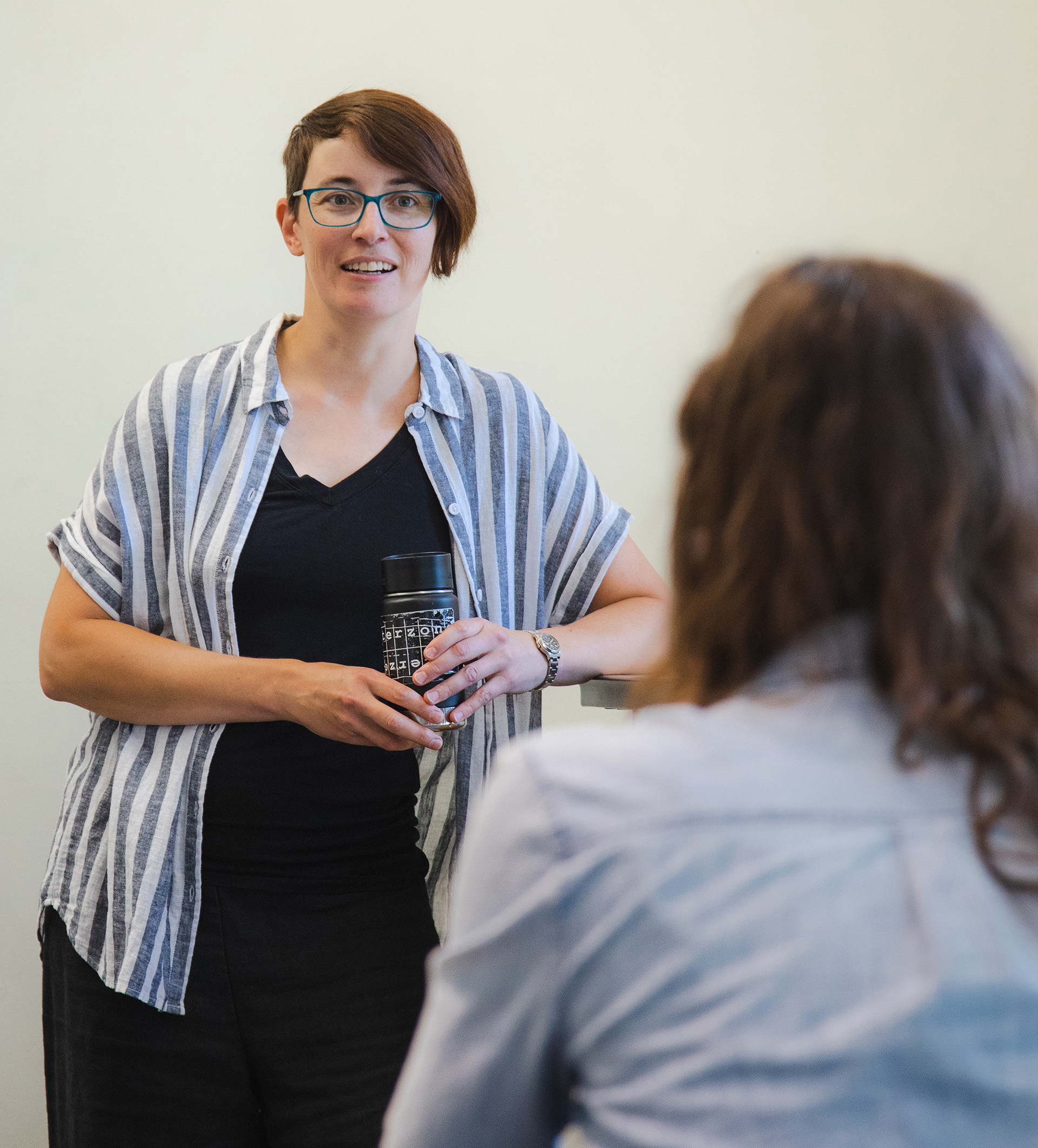 Glencora Borradaile, professor of Electrical Engineering and Computer Science, having a discussion with a student in the classroom.