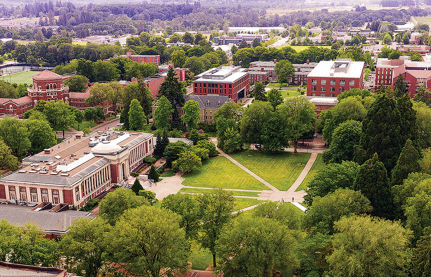 An aerial photo of Oregon State University's union memorial building. 