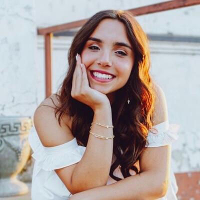 Alina Estrada.