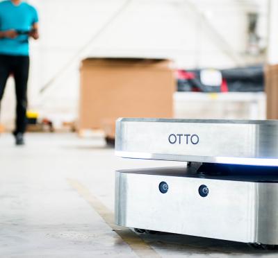 A square robot with the logo OTTO.