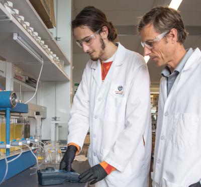 Jeff Nason and student in lab uniform