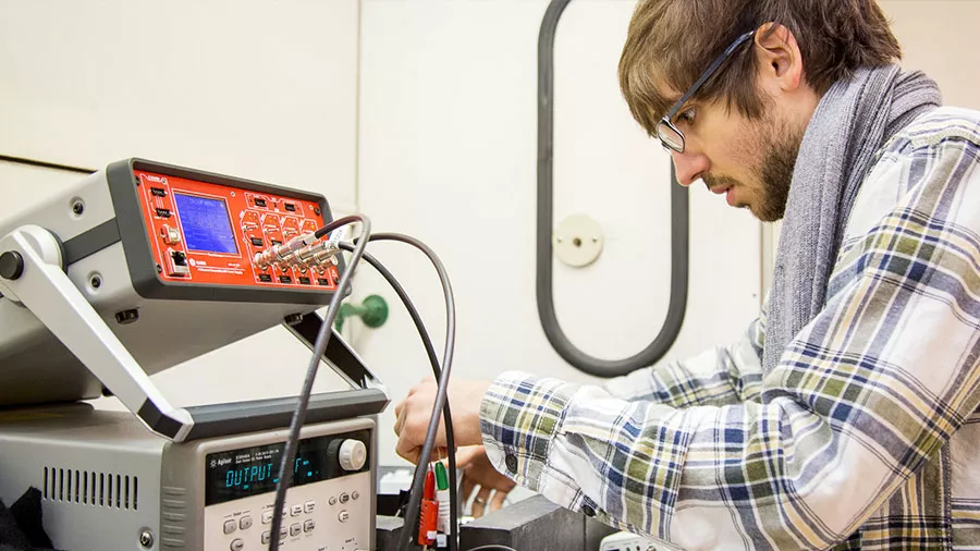 Steven Czyz using lab machine.