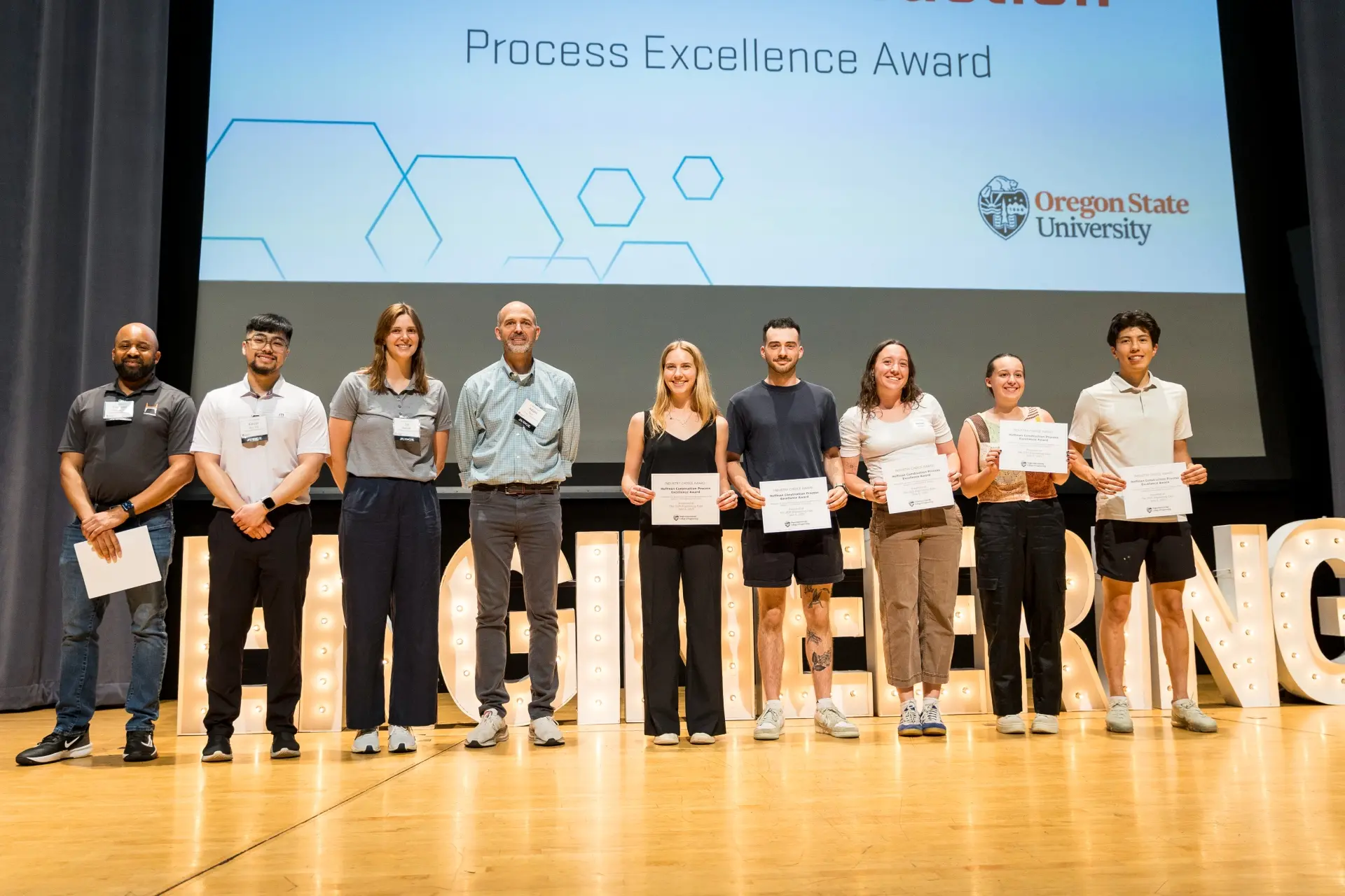Students accept the 2025 Hoffman Construction Process Excellence Award