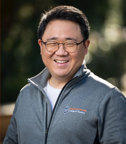 Portrait of Heesung Woo.