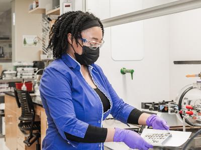 Kenya Hazell working in the lab to develop polymer composites.