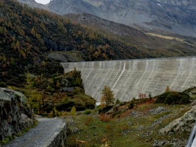 Concrete in dam.